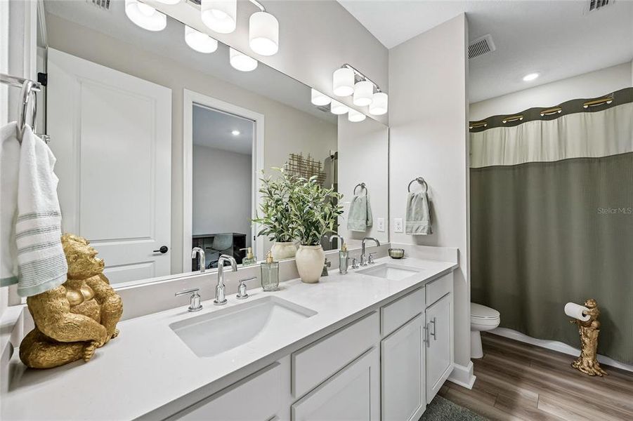 Furnished interior view inside a new home in , Bradenton (Image 20).