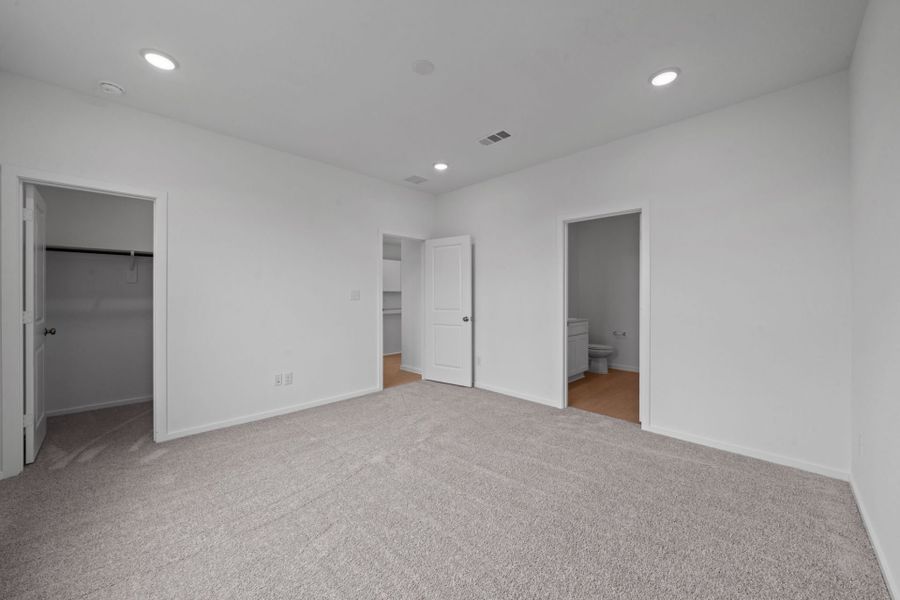 Spacious, unfurnished interior of a new home in Montgomery Bend, Montgomery (Image 13).
