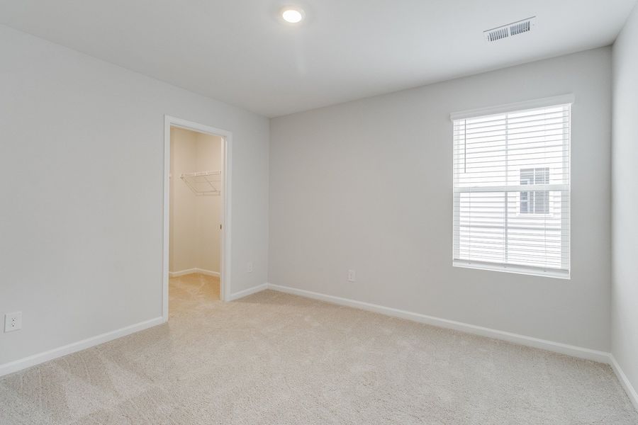 Spacious, unfurnished interior of a new home in Ellington, Elgin (Image 29).