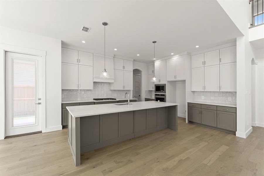 10. 1831 Gem - Kitchen (2) 10. 1831 Gem - Kitchen (2)