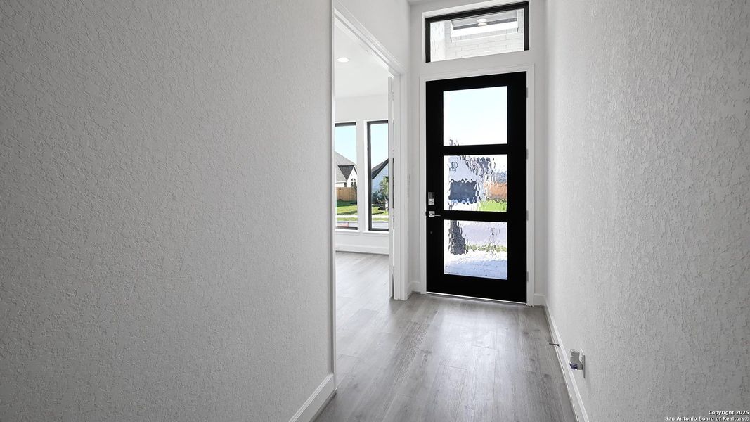 Spacious, unfurnished interior of a new home in Cibolo Valley Heights 65', Cibolo (Image 13).