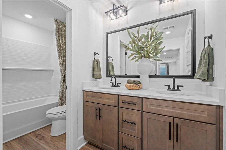 20251108180405172259000000-o