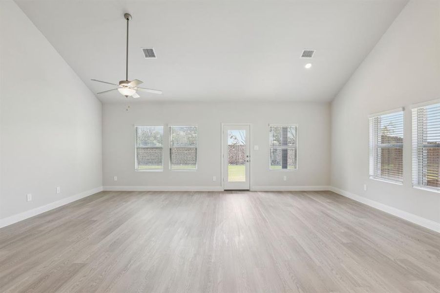 Spacious, unfurnished interior of a new home in Windmore, Princeton (Image 23).