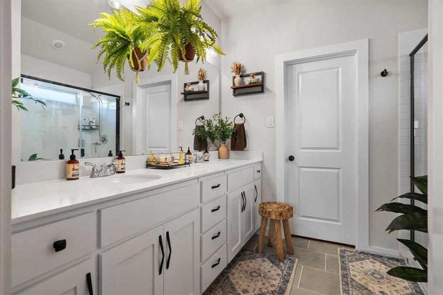 Furnished interior view inside a new home in Trail Creek, Cleburne (Image 19).