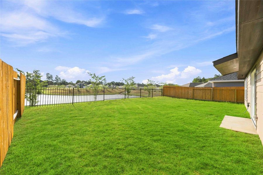 Exterior details and patio area of a home in Crockett Meadows, Conroe (Image 4).