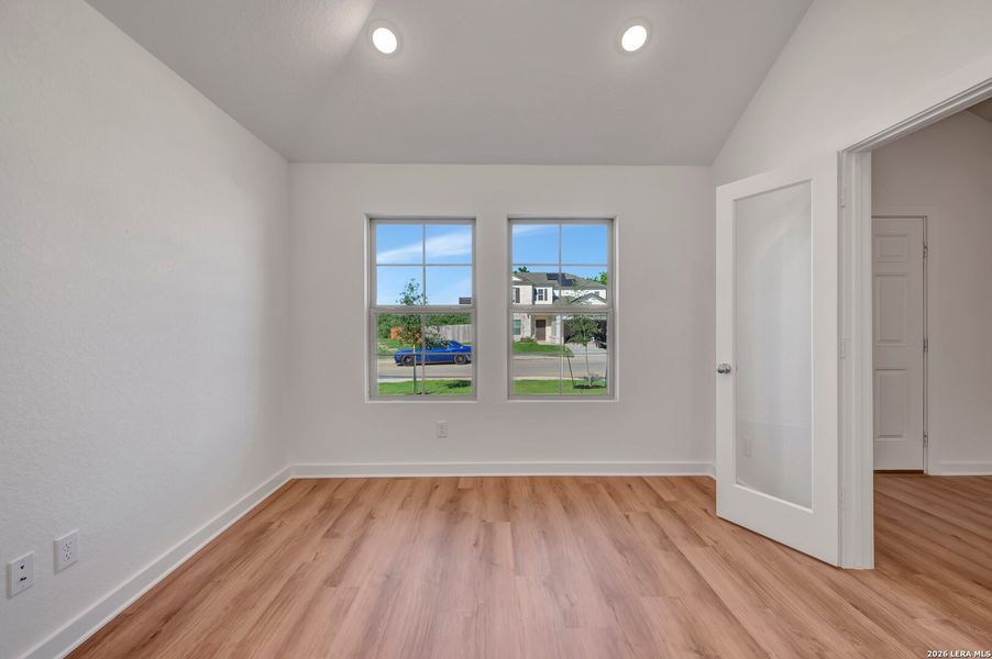 Spacious, unfurnished interior of a new home in Cinco Lakes, San Antonio (Image 28). Spacious, unfurnished interior of a new home in Cinco Lakes, San Antonio (Image 28).