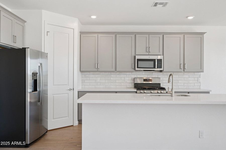 16-web-or-mls-W Bajada Rd-S2409-016