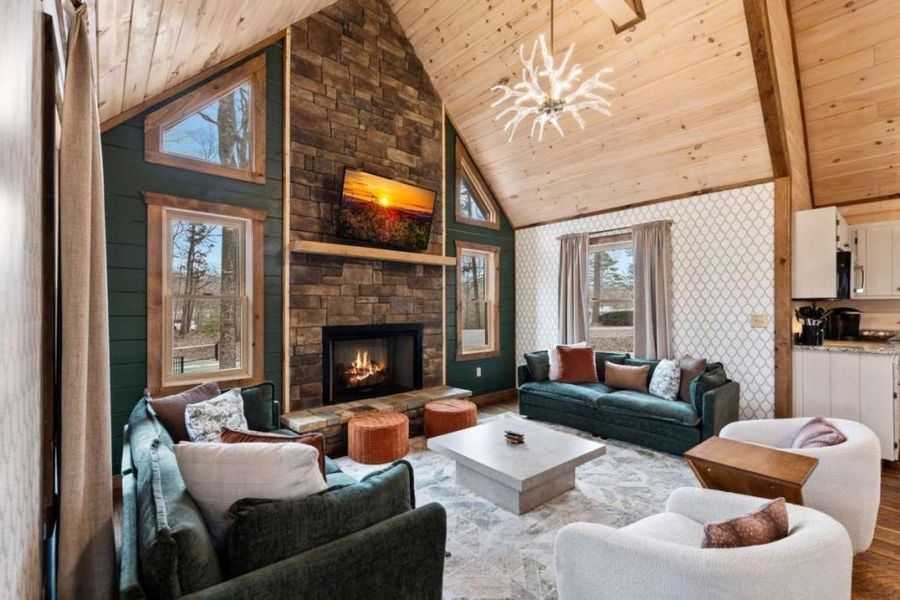 Image 71 of a home in .