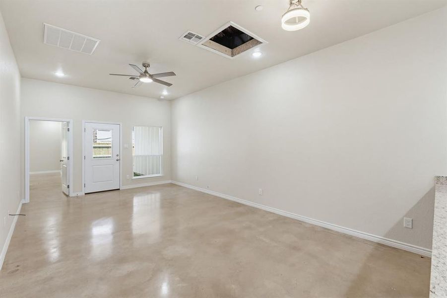 Spacious, unfurnished interior of a new home in , Copperas Cove (Image 14).