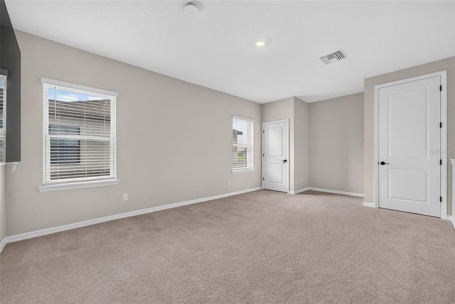 Spacious, unfurnished interior of a new home in , Bradenton (Image 68).