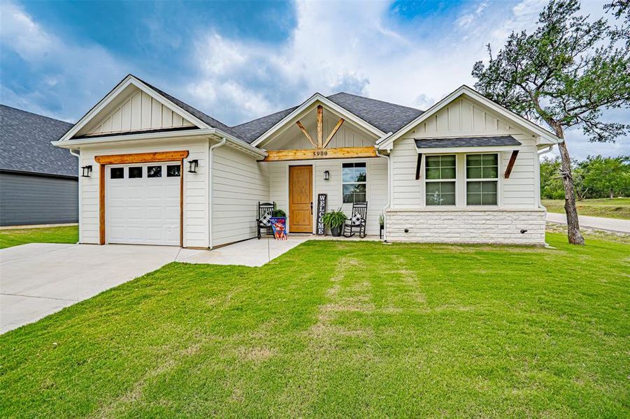 Front exterior of a new home in , Granbury, TX, highlighting curb appeal (Image 1). Front exterior of a new home in , Granbury, TX, highlighting curb appeal (Image 1).