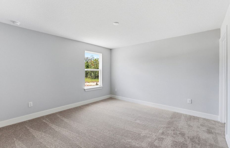 Spacious, unfurnished interior of a new home in Del Webb River Reserve, Spring Hill (Image 12).