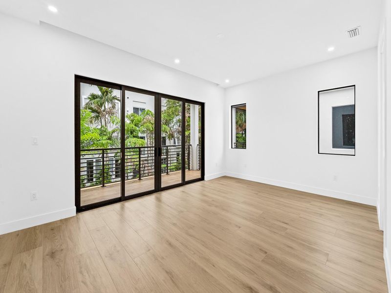 Spacious, unfurnished interior of a new home in , Fort Lauderdale (Image 22). Spacious, unfurnished interior of a new home in , Fort Lauderdale (Image 22).