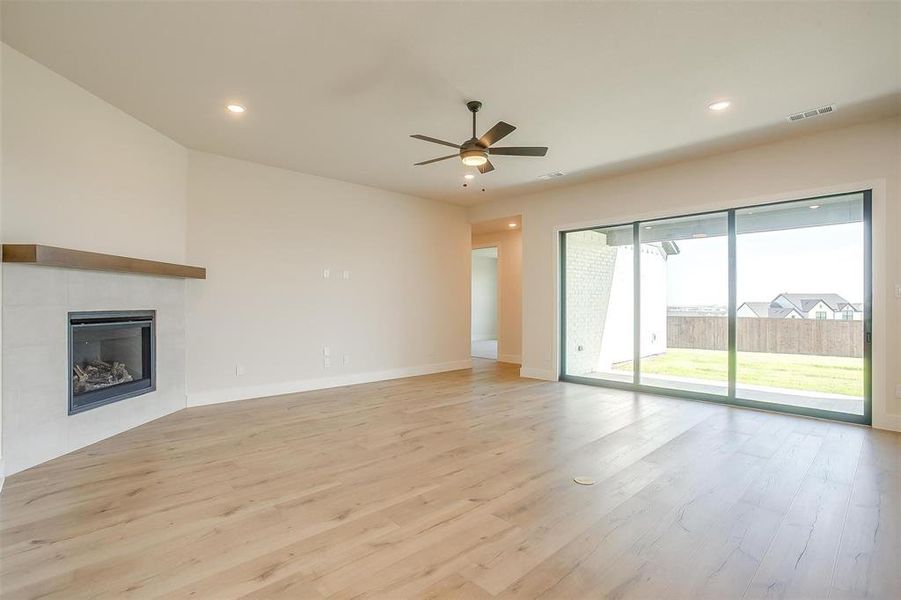 Spacious, unfurnished interior of a new home in Sweetgrass, Haslet (Image 27).