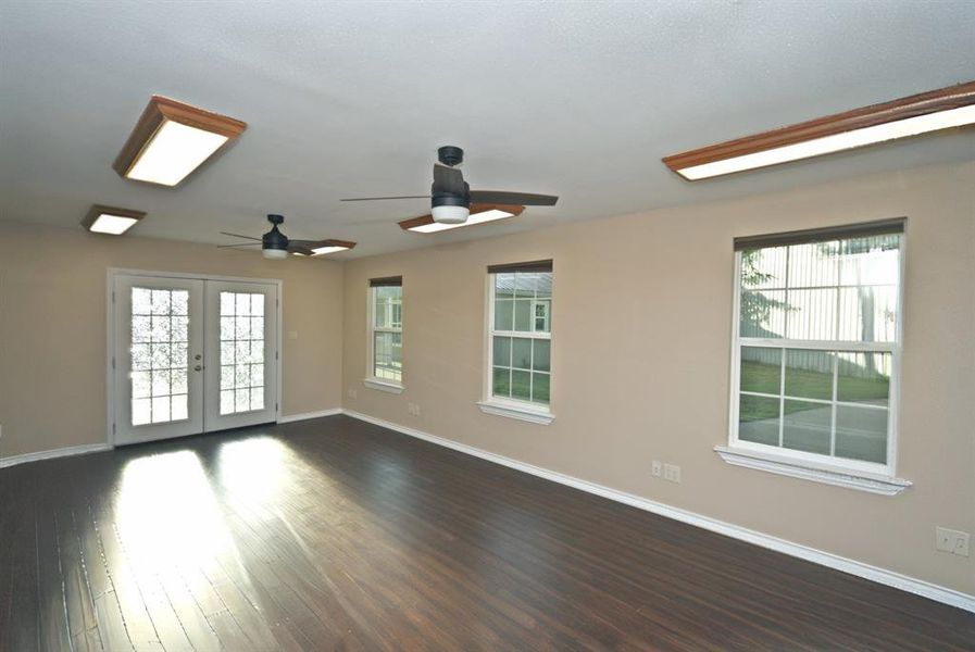 Spacious, unfurnished interior of a new home in , Yantis (Image 26).