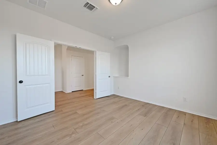 Spacious, unfurnished interior of a new home in Mustang Valley, Manor (Image 7).