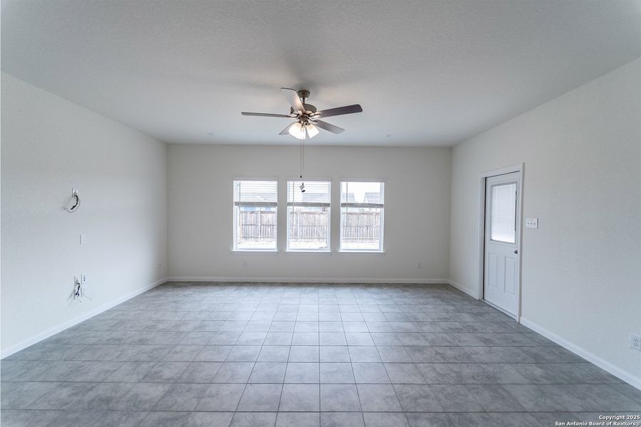 Spacious, unfurnished interior of a new home in Swenson Heights, Seguin (Image 15).