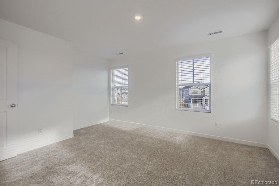 Spacious, unfurnished interior of a new home in Ledge Rock: The Camden Collection, Johnstown (Image 9).