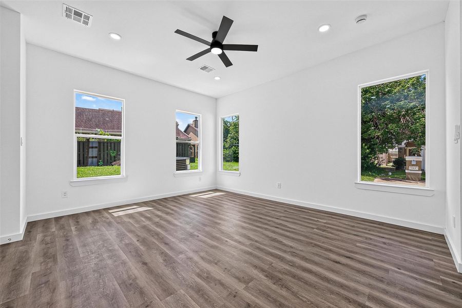 Spacious, unfurnished interior of a new home in , Conroe (Image 17).