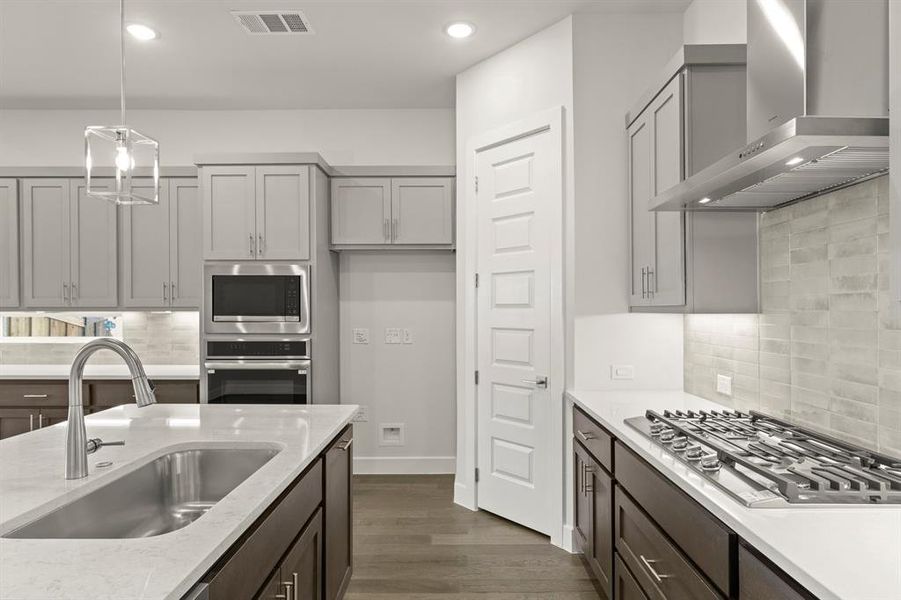 14. 1024 Olympic - Kitchen (3) 14. 1024 Olympic - Kitchen (3)