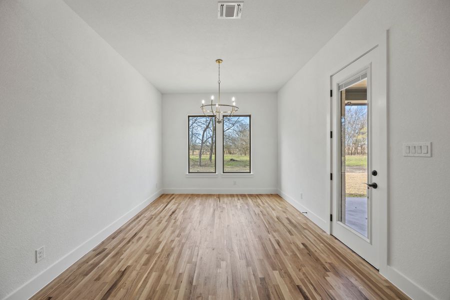 Spacious, unfurnished interior of a new home in Rolling Creek Ranch, Aledo (Image 25).