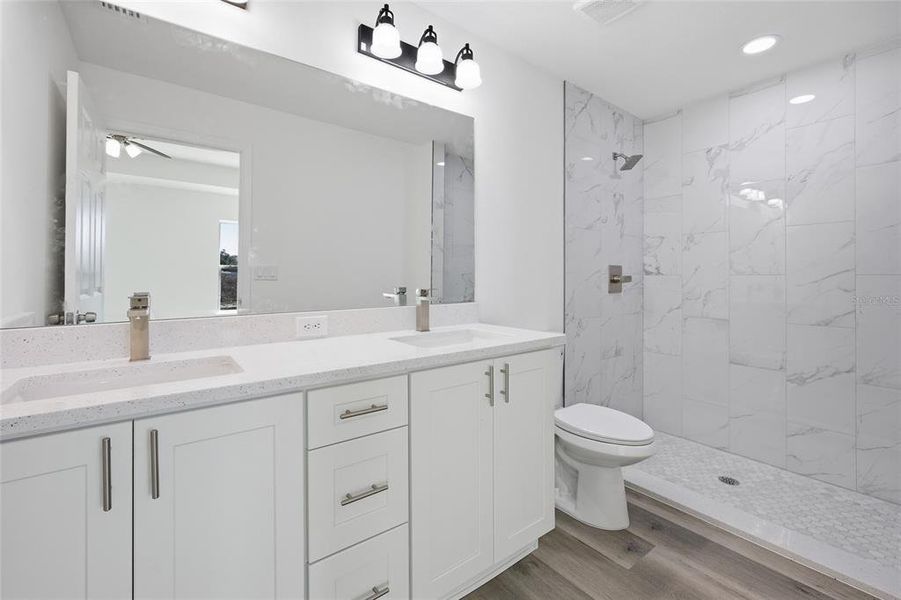 Furnished interior view inside a new home in , Dunnellon (Image 10).