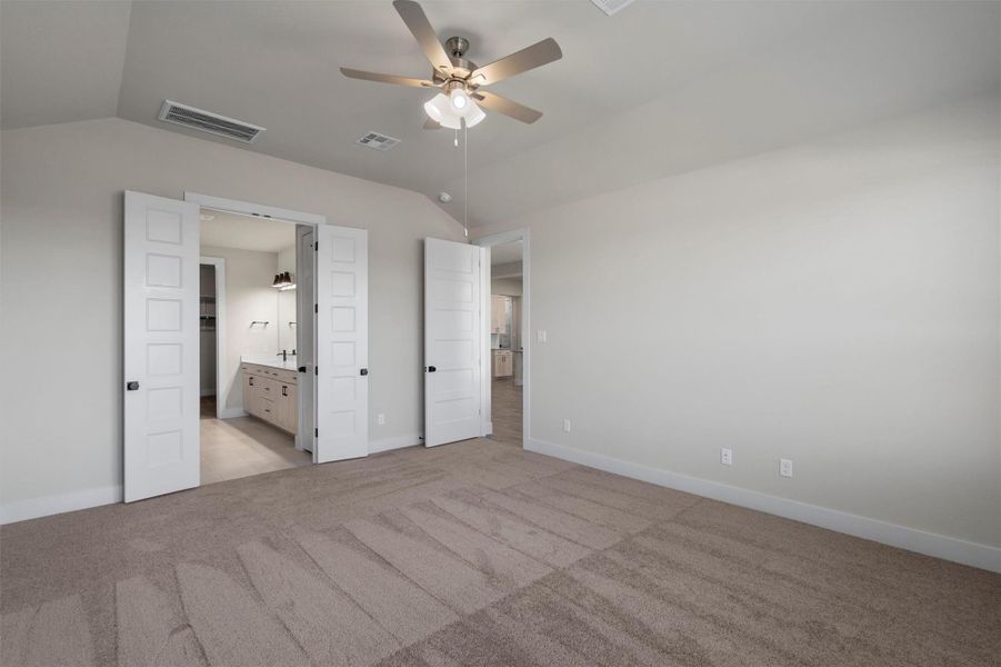 Spacious, unfurnished interior of a new home in Crescent Bluff, Georgetown (Image 27). Spacious, unfurnished interior of a new home in Crescent Bluff, Georgetown (Image 27).