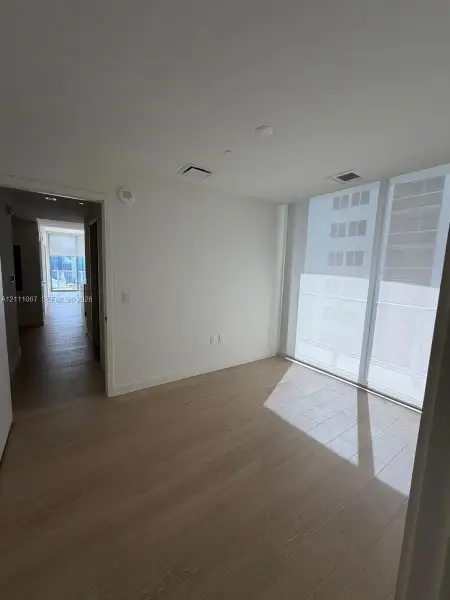 Spacious, unfurnished interior of a new home in , Miami (Image 10).