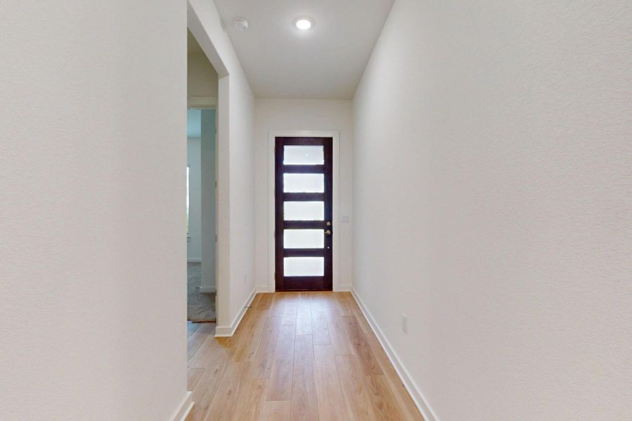 Spacious, unfurnished interior of a new home in Edgewood, Leander (Image 18).