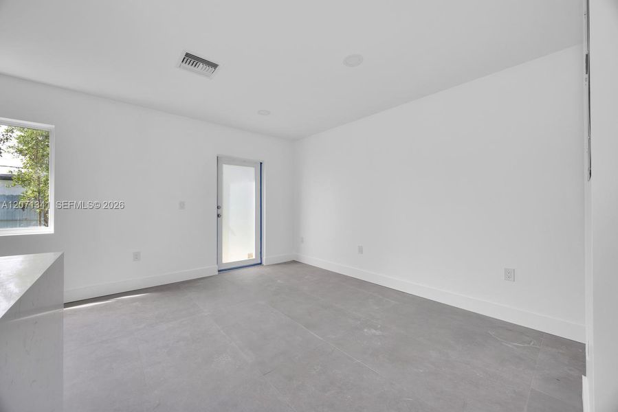Spacious, unfurnished interior of a new home in , Miami (Image 13).