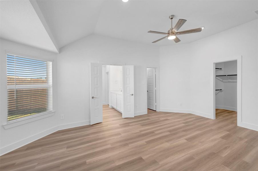 Spacious, unfurnished interior of a new home in Lone Star Landing, Montgomery (Image 35).