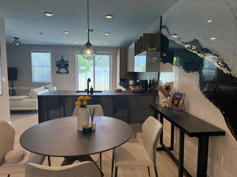 Furnished interior view inside a new home in , Pembroke Pines (Image 5).