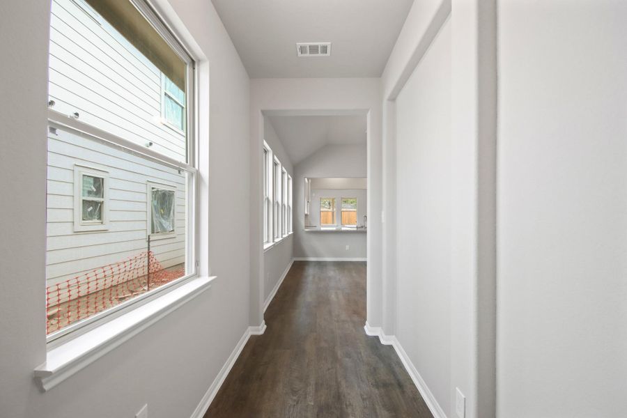 Welcoming foyer (*Photo not of actual home and used for illustration purposes only.) Welcoming foyer (*Photo not of actual home and used for illustration purposes only.)