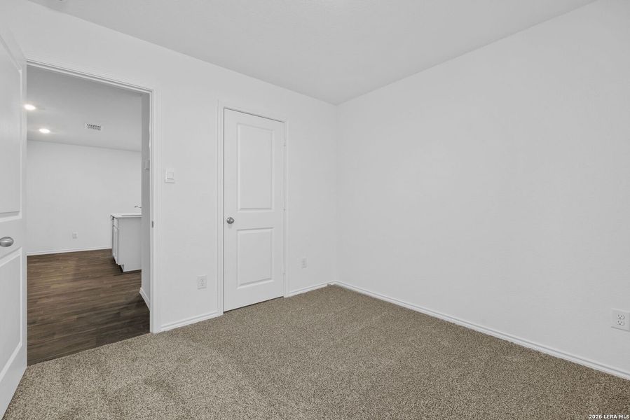 Spacious, unfurnished interior of a new home in Avenida, Converse (Image 18).