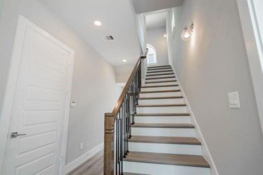 Image 15 of a home in Parkview at Oak Forest. Image 15 of a home in Parkview at Oak Forest.