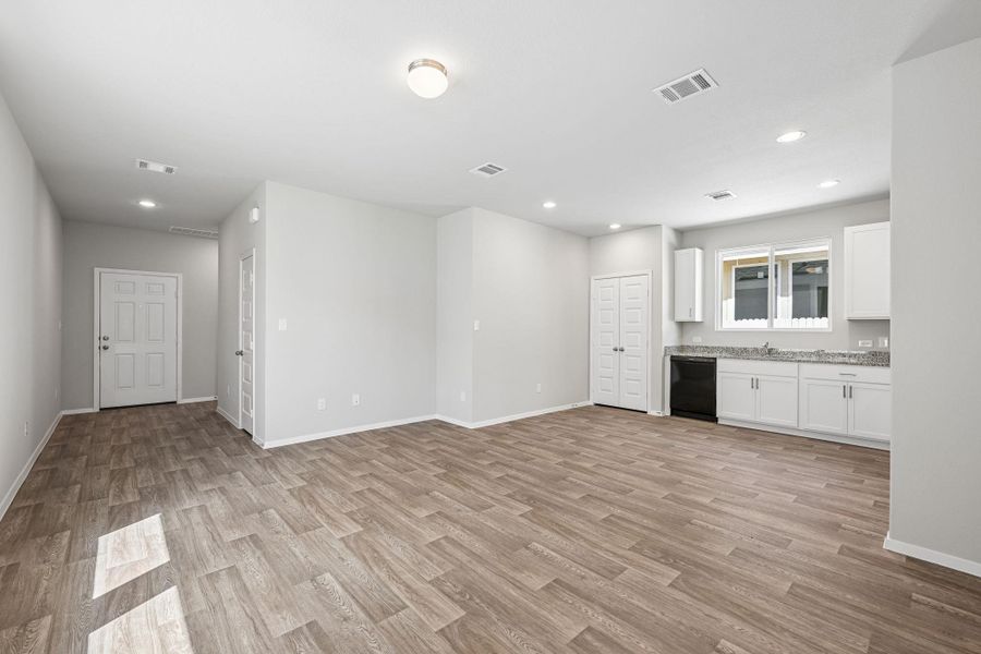 Spacious, unfurnished interior of a new home in Harvest Ridge, Elgin (Image 11). Spacious, unfurnished interior of a new home in Harvest Ridge, Elgin (Image 11).