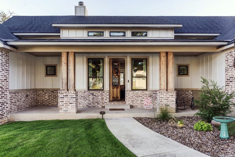 Exterior details and patio area of a home in , La Vernia (Image 28).