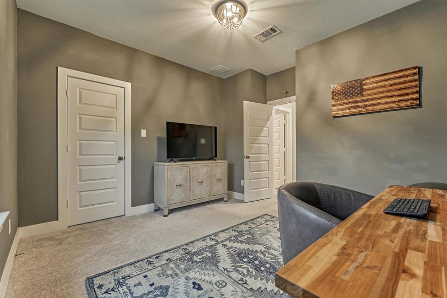 Furnished interior view inside a new home in Woodforest 50′, Montgomery (Image 10).