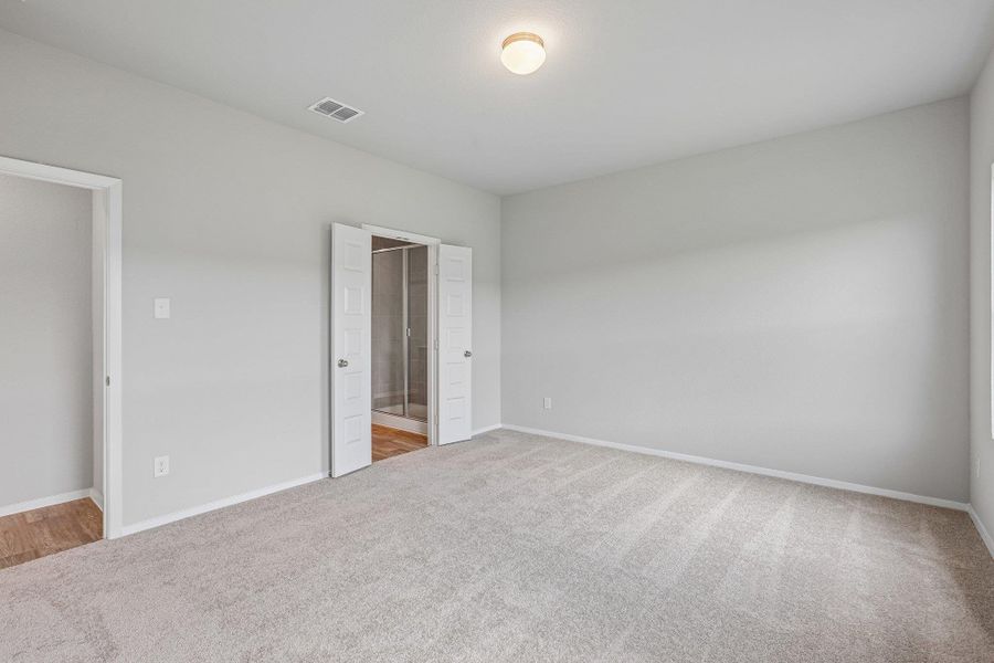 Spacious, unfurnished interior of a new home in Cloverleaf, Austin (Image 25). Spacious, unfurnished interior of a new home in Cloverleaf, Austin (Image 25).