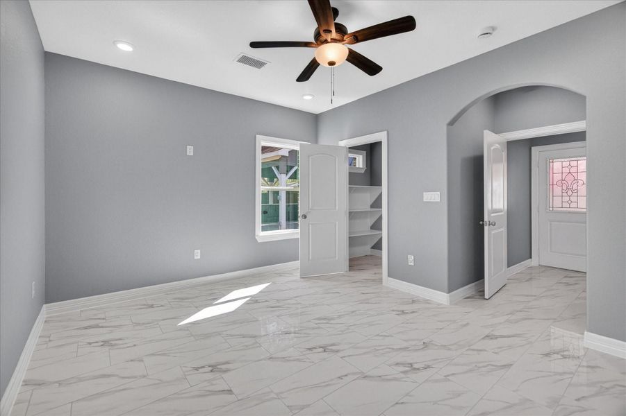 Spacious, unfurnished interior of a new home in , Houston (Image 23).