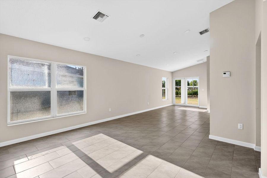 138 SEMINOLE LIVING 1