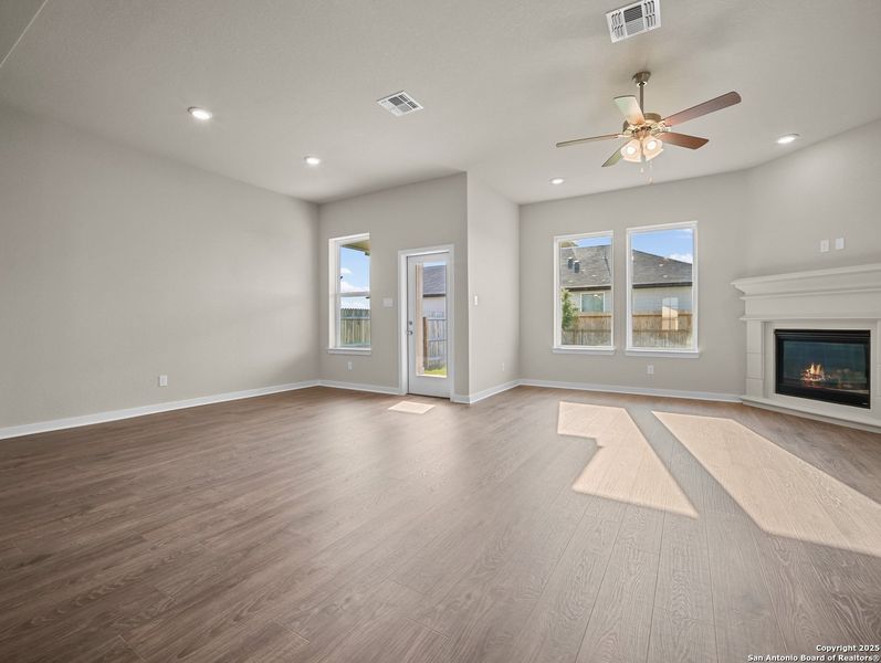 Spacious, unfurnished interior of a new home in Morgan Meadows, San Antonio (Image 17).