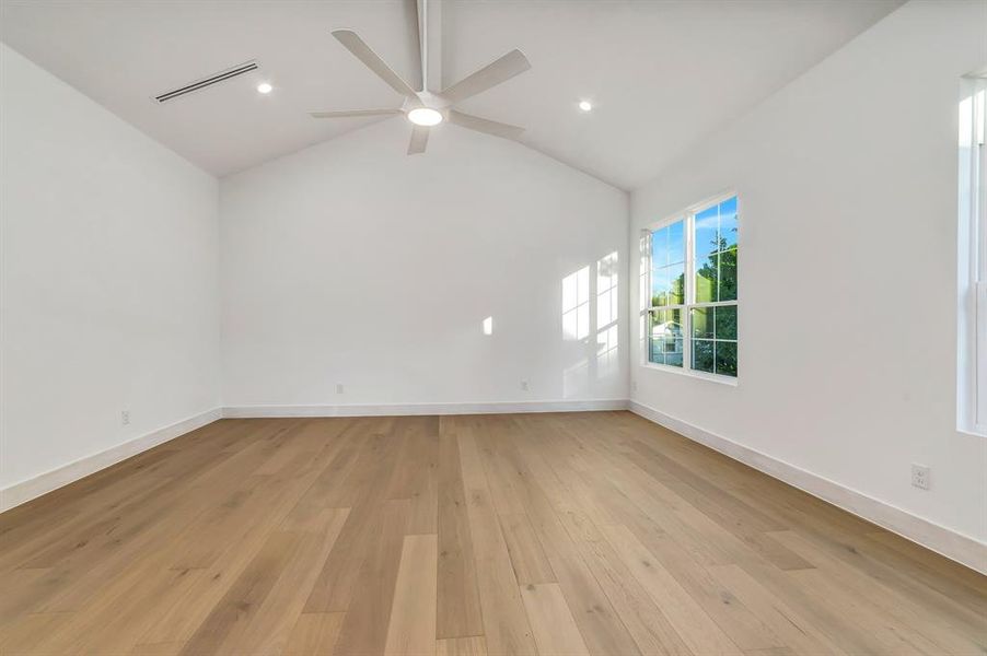 Spacious, unfurnished interior of a new home in , Dallas (Image 34).