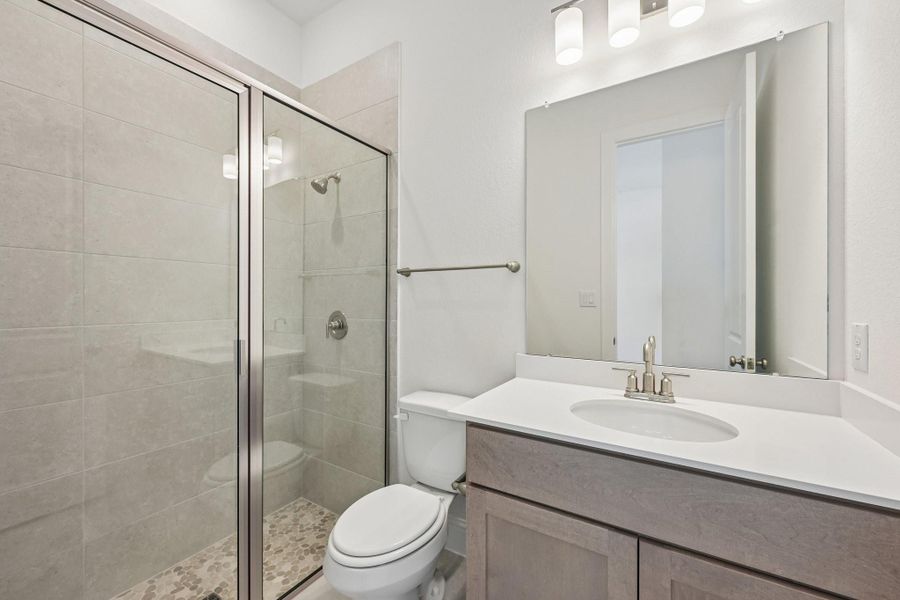 Furnished interior view inside a new home in Evergreen 70', Conroe (Image 15).