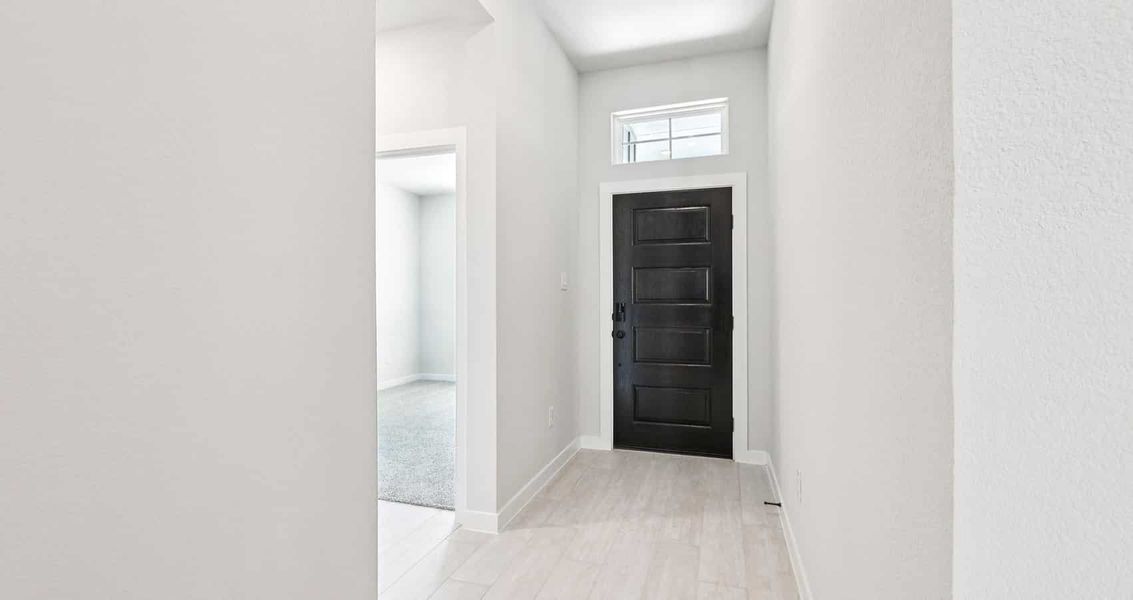 Spacious, unfurnished interior of a new home in Trace, San Marcos (Image 17).