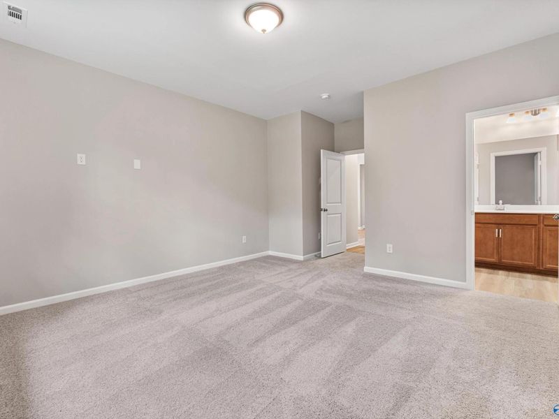 Spacious, unfurnished interior of a new home in Bailey Park, Fayetteville (Image 28).