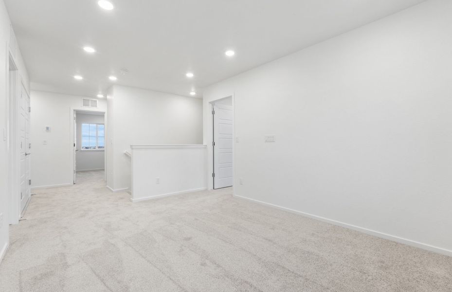 Spacious, unfurnished interior of a new home in Wolf Creek Run West, Strasburg (Image 18). Spacious, unfurnished interior of a new home in Wolf Creek Run West, Strasburg (Image 18).