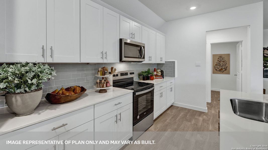 Furnished interior view inside a new home in Sonoma Oaks, Fredericksburg (Image 25).