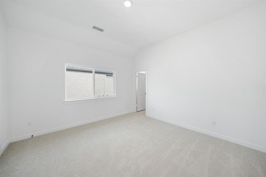 Spacious, unfurnished interior of a new home in Inspiration - Paradise Village, Lucas (Image 26). Spacious, unfurnished interior of a new home in Inspiration - Paradise Village, Lucas (Image 26).