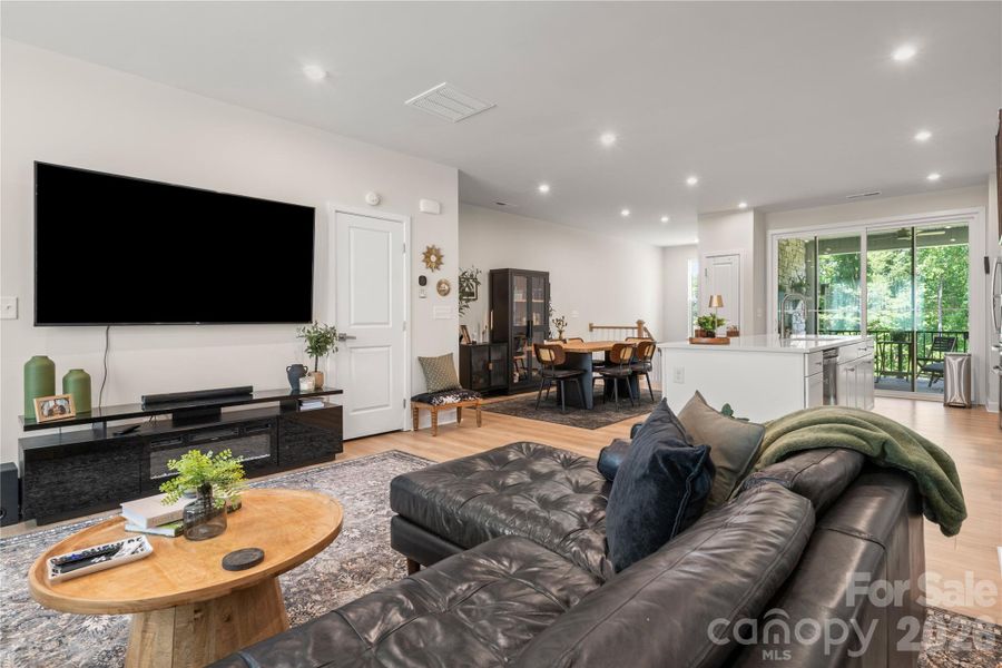 Comfortable Open Floorplan Comfortable Open Floorplan